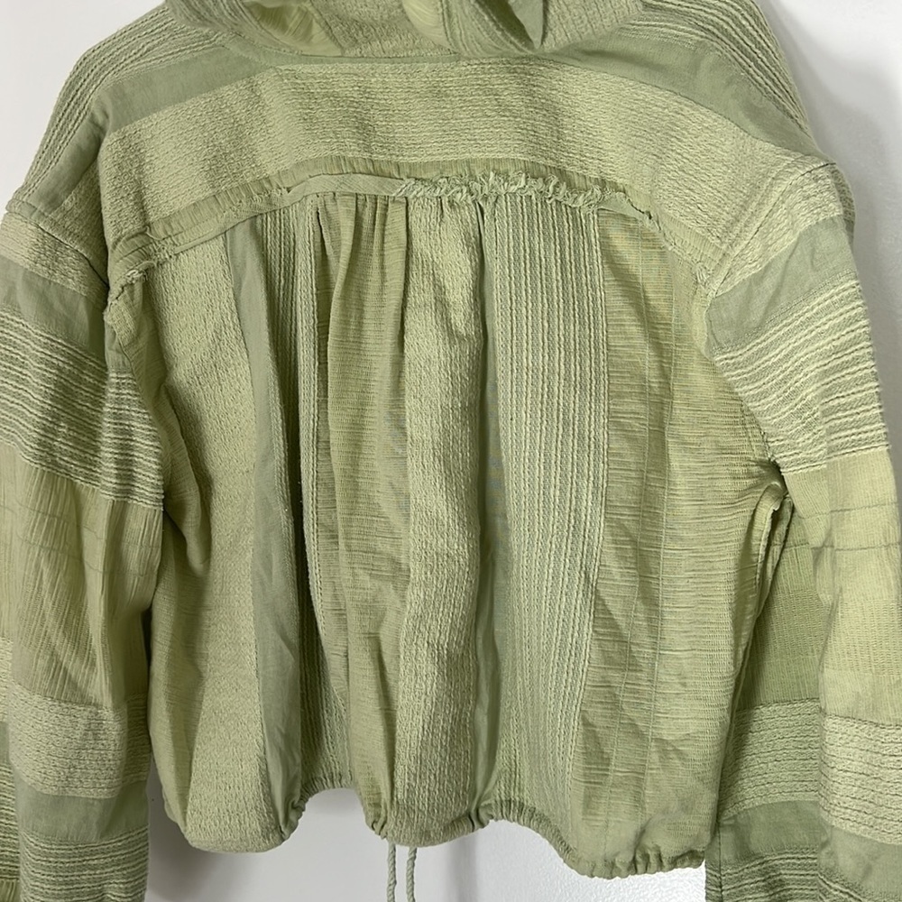 We The Free Light Cropped Hoodie Size Small in Sage Green Cotton - Picture 5 of 7